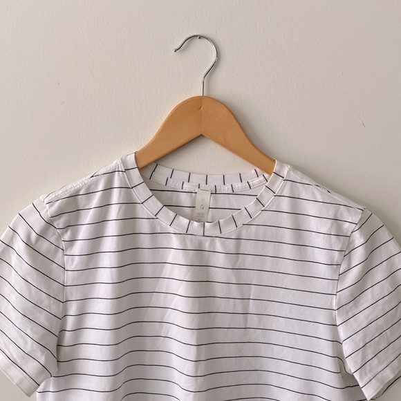 Lululemon Tshirt - Picture 1 of 2